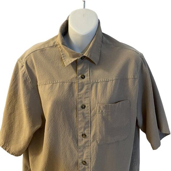 Cabela's Men Button Down Tan Short Sleeves Pocket Front Shirt Size Medium #56835 - Picture 3 of 7